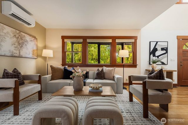 2706 1st Avenue W, Seattle, WA 98119