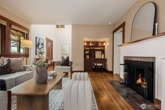 2706 1st Avenue W, Seattle, WA 98119