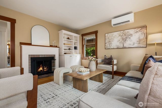 2706 1st Avenue W, Seattle, WA 98119