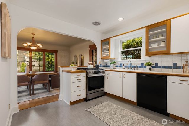 2706 1st Avenue W, Seattle, WA 98119