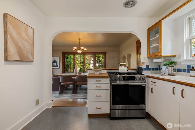 2706 1st Avenue W, Seattle, WA 98119