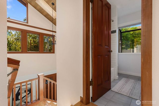2706 1st Avenue W, Seattle, WA 98119
