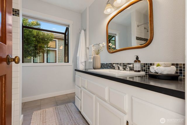 2706 1st Avenue W, Seattle, WA 98119