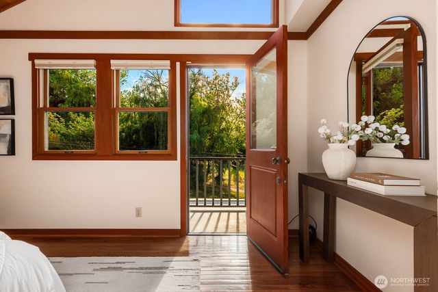 2706 1st Avenue W, Seattle, WA 98119