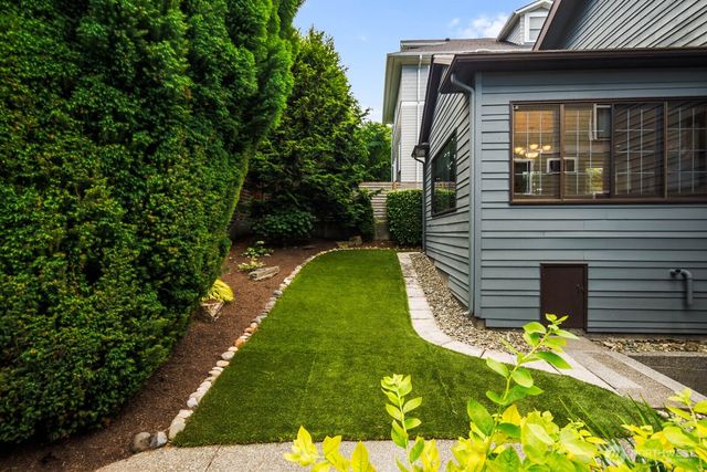 2706 1st Avenue W, Seattle, WA 98119