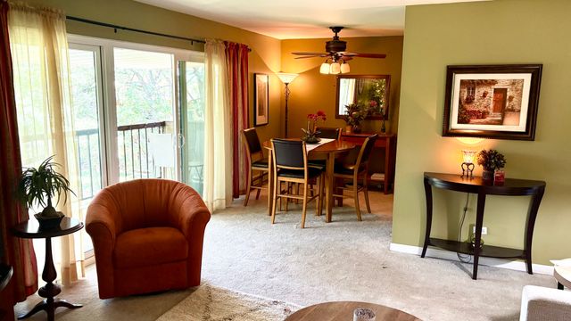 41 E Janata Boulevard 3A, Lombard, IL 60148