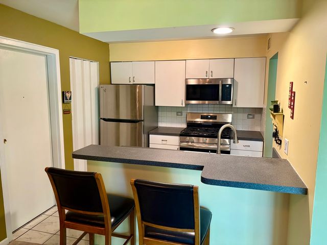 41 E Janata Boulevard 3A, Lombard, IL 60148