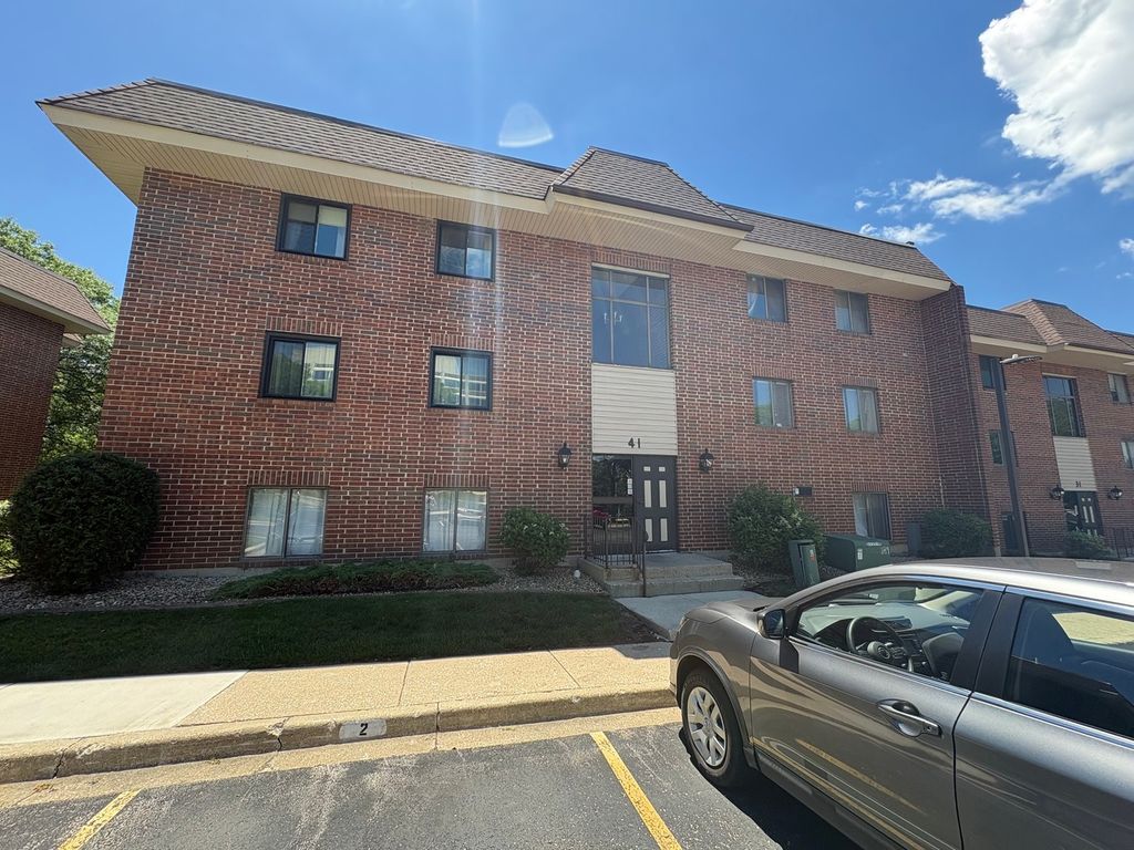 41 E Janata Boulevard 3A, Lombard, IL 60148