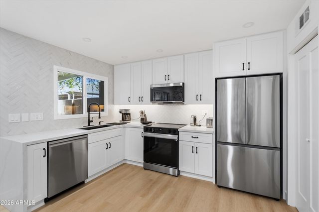 6833 E OSBORN Road D, Scottsdale, AZ 85251