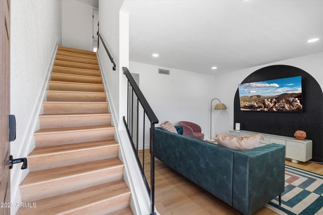6833 E OSBORN Road D, Scottsdale, AZ 85251