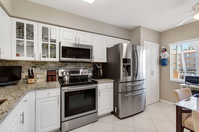 12511 Imperial Isle Drive 201, Boynton Beach, FL 33437