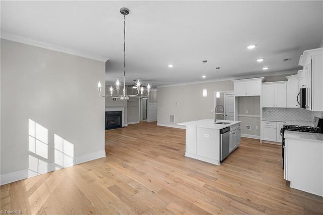 928 Kapstone Crossing, Lexington, NC 27295