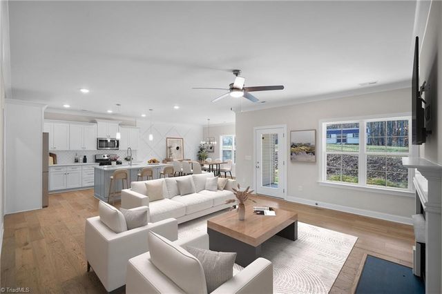 928 Kapstone Crossing, Lexington, NC 27295