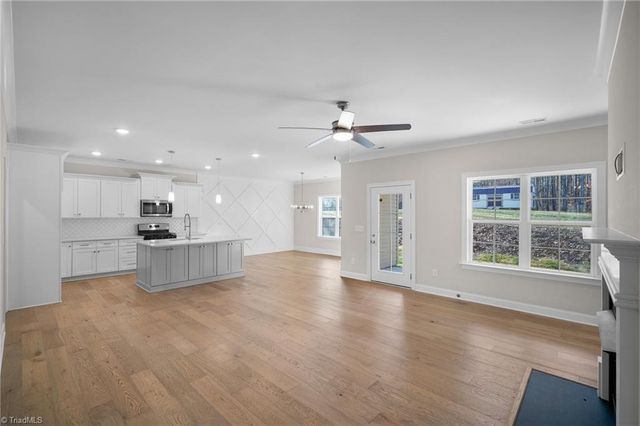 928 Kapstone Crossing, Lexington, NC 27295