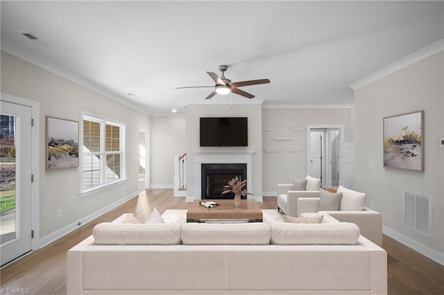 928 Kapstone Crossing, Lexington, NC 27295