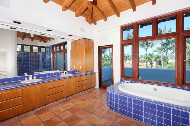 2320 Camino del Collado, Laj, CA 92037