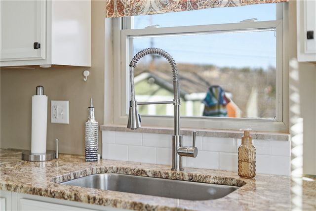 633 Moreland Dr, Mt Lebanon, PA 15243