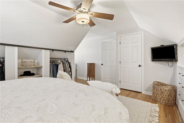 633 Moreland Dr, Mt Lebanon, PA 15243