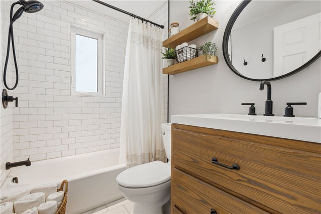 633 Moreland Dr, Mt Lebanon, PA 15243