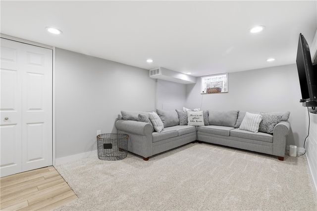 633 Moreland Dr, Mt Lebanon, PA 15243