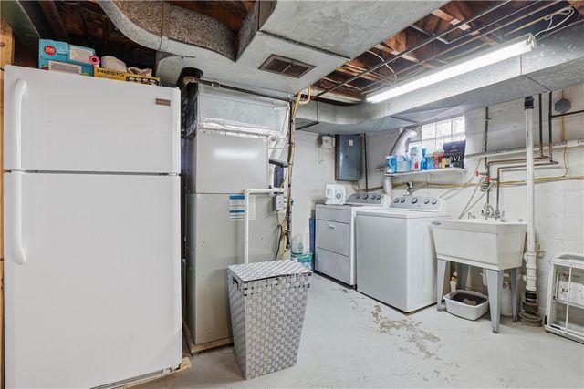 633 Moreland Dr, Mt Lebanon, PA 15243