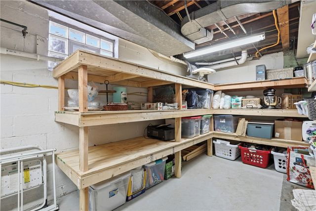 633 Moreland Dr, Mt Lebanon, PA 15243