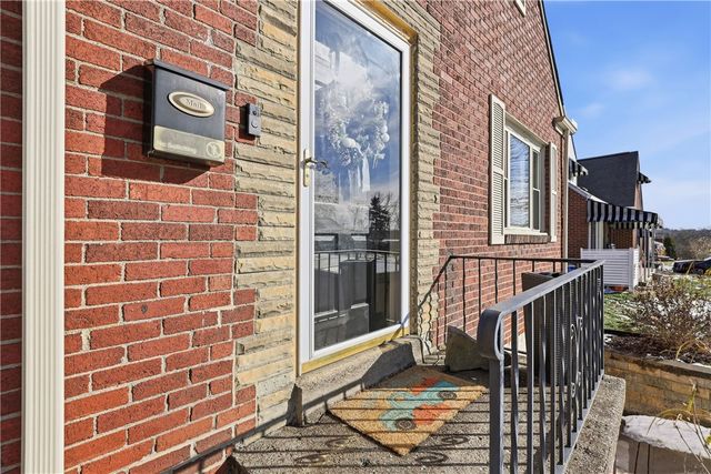 633 Moreland Dr, Mt Lebanon, PA 15243