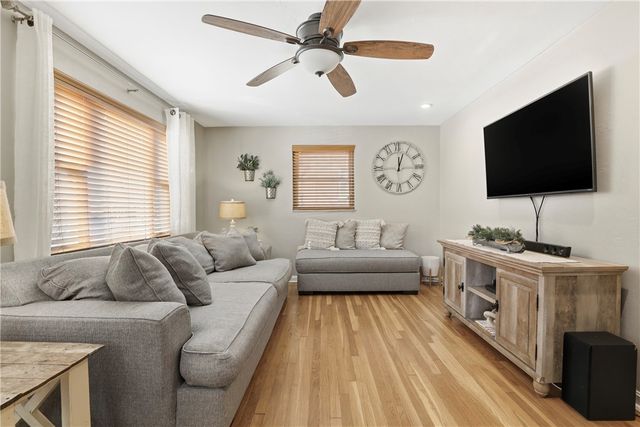 633 Moreland Dr, Mt Lebanon, PA 15243