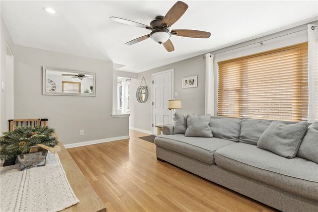 633 Moreland Dr, Mt Lebanon, PA 15243