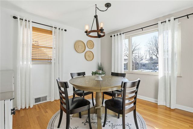 633 Moreland Dr, Mt Lebanon, PA 15243