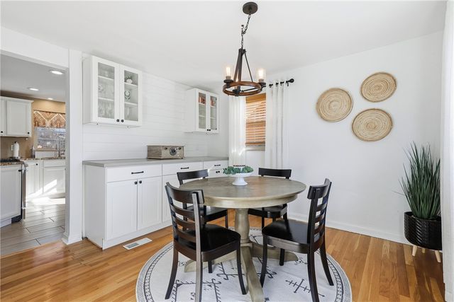 633 Moreland Dr, Mt Lebanon, PA 15243