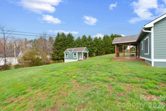 209 Breton Ridge Road, Leicester, NC 28748