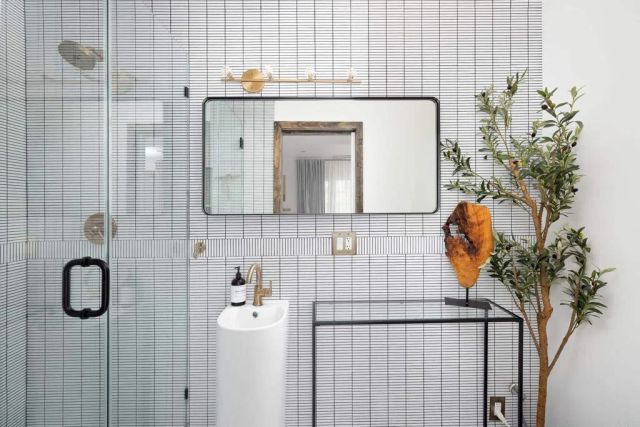 909 Leonard Avenue, Oceanside, CA 92054