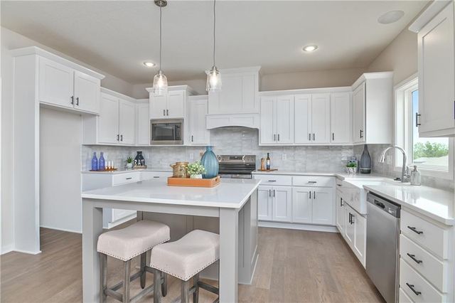 23827 W 59th Terrace, Shawnee, KS 66226