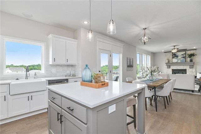 23827 W 59th Terrace, Shawnee, KS 66226