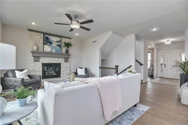 23827 W 59th Terrace, Shawnee, KS 66226