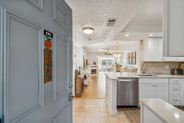 946 VIRGINIA STREET 201, Dunedin, FL 34698