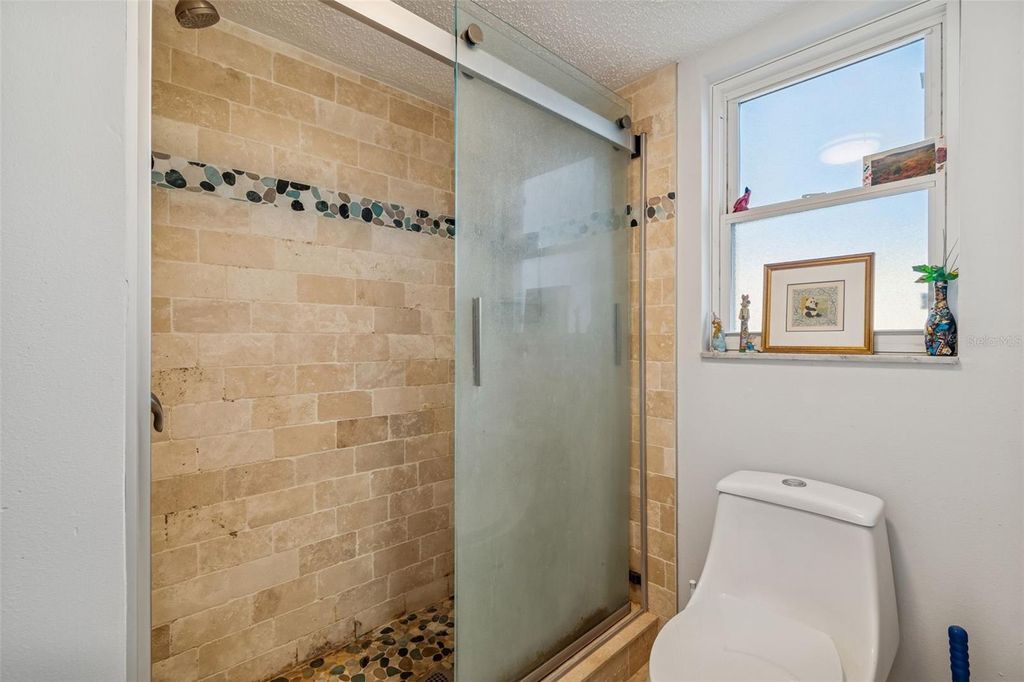 Image 14 of property listing at 946 VIRGINIA STREET 201, Dunedin, FL 34698