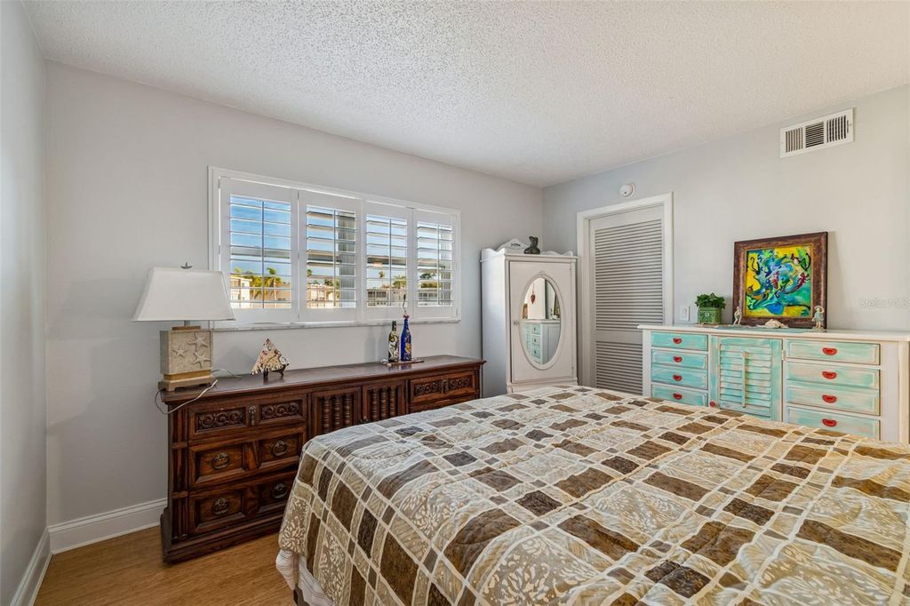 Image 17 of property listing at 946 VIRGINIA STREET 201, Dunedin, FL 34698