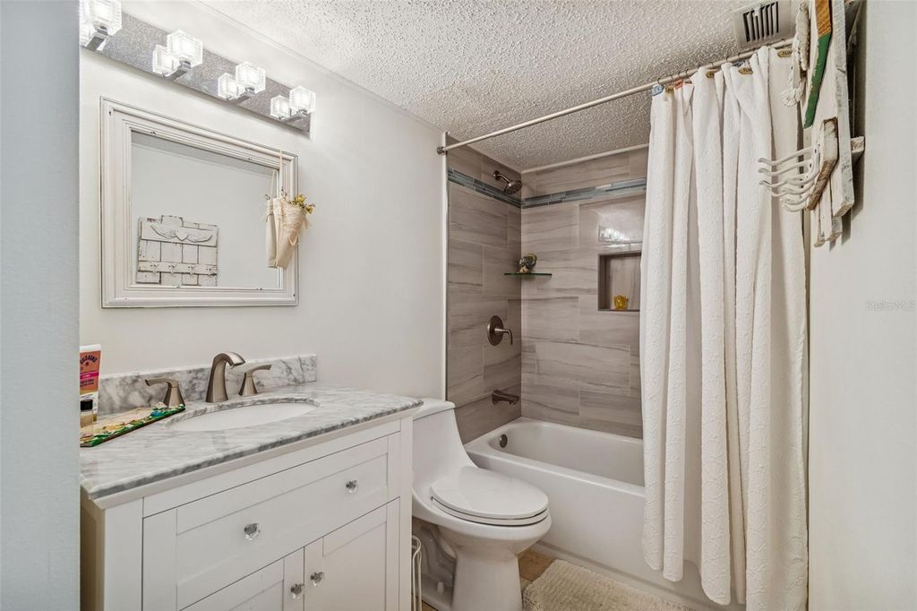 Image 18 of property listing at 946 VIRGINIA STREET 201, Dunedin, FL 34698