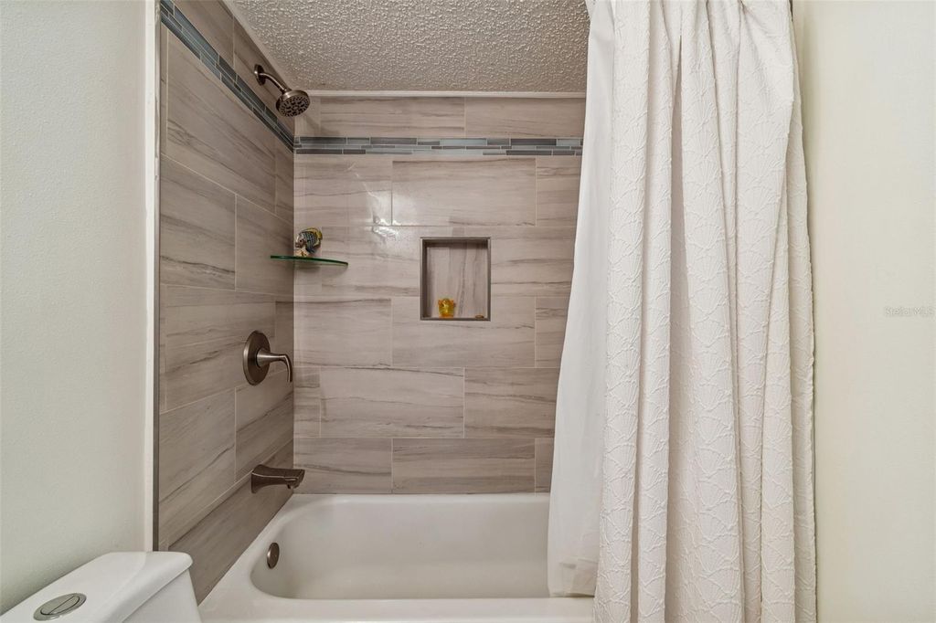 Image 19 of property listing at 946 VIRGINIA STREET 201, Dunedin, FL 34698