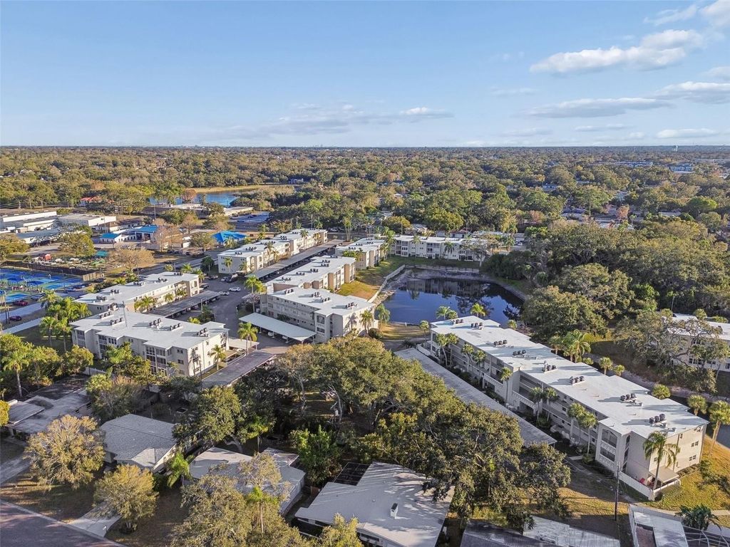 Image 26 of property listing at 946 VIRGINIA STREET 201, Dunedin, FL 34698