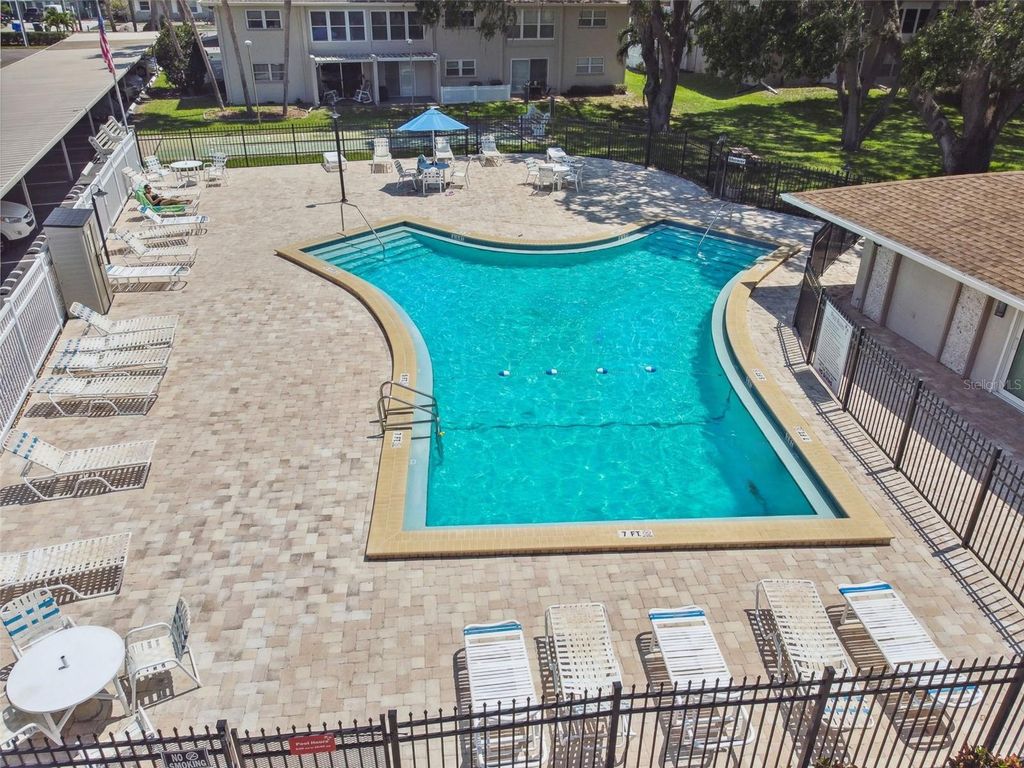 Image 28 of property listing at 946 VIRGINIA STREET 201, Dunedin, FL 34698