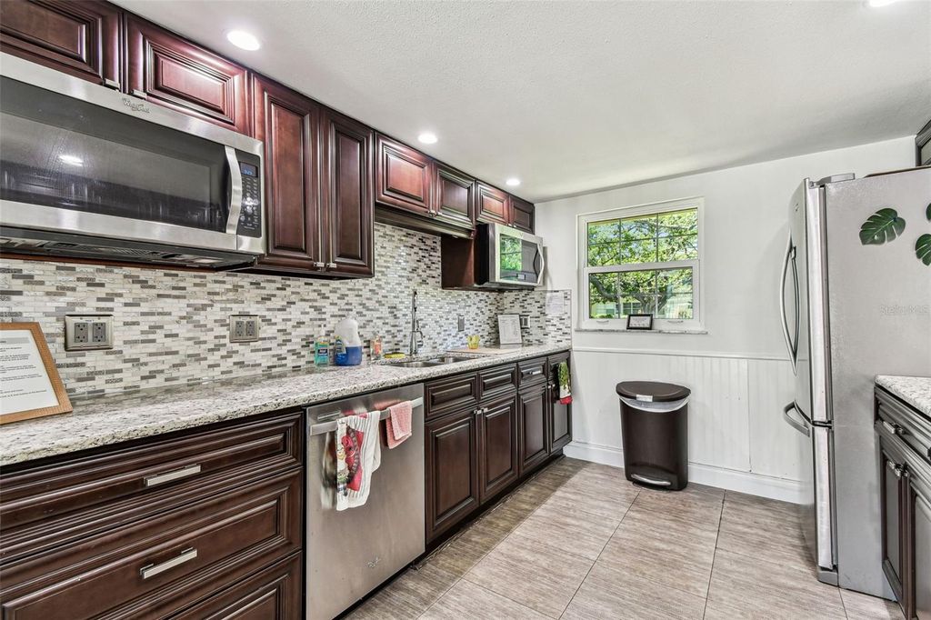 Image 33 of property listing at 946 VIRGINIA STREET 201, Dunedin, FL 34698