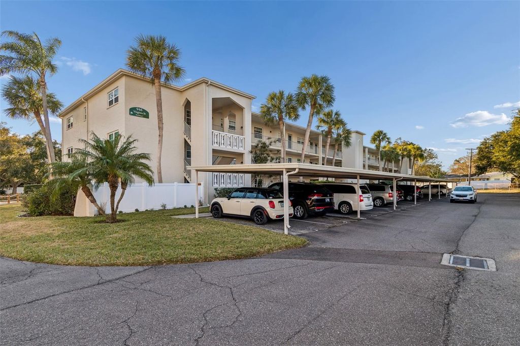 Image 37 of property listing at 946 VIRGINIA STREET 201, Dunedin, FL 34698