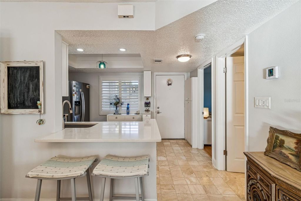 Image 6 of property listing at 946 VIRGINIA STREET 201, Dunedin, FL 34698