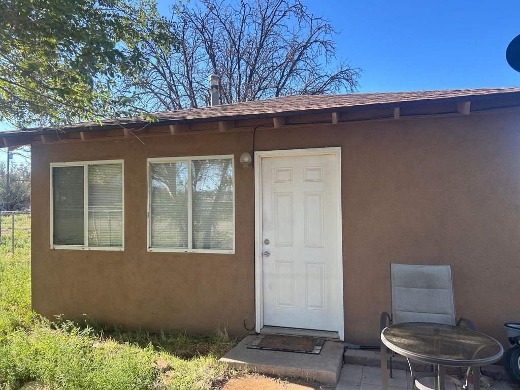 975 HARRIS Avenue, Bosque Farms, NM 87068