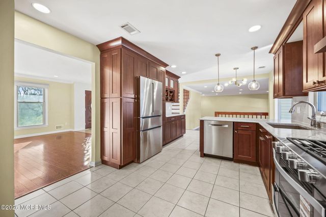 27 Meadow Lane, Marlboro, NJ 07746