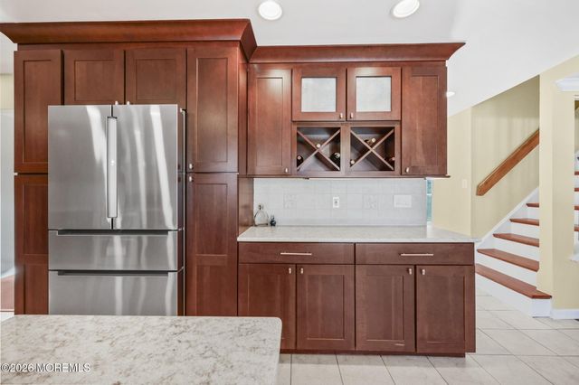 27 Meadow Lane, Marlboro, NJ 07746