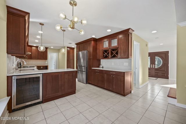 27 Meadow Lane, Marlboro, NJ 07746